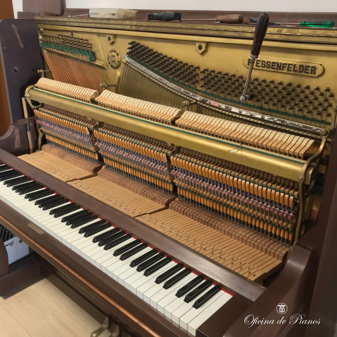 Restauração, Afinação, Transporte, Manutenção, Compra e Venda.