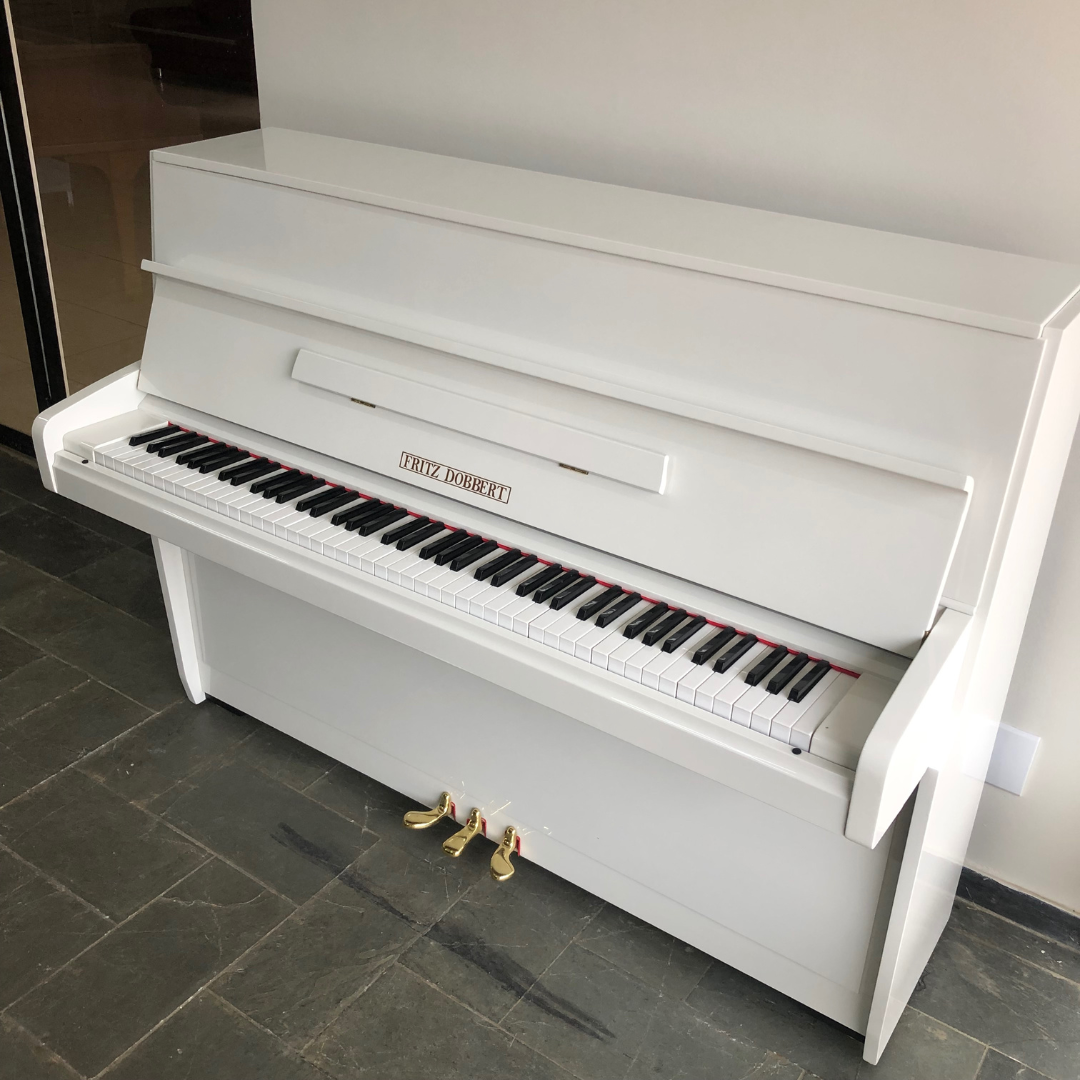 Restauração, Afinação, Transporte Manutenção, Compra e Venda.