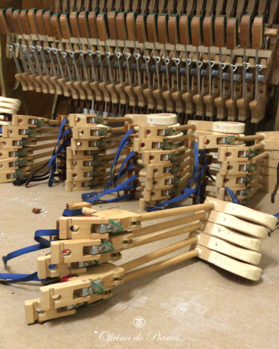 Restauração, Afinação, Transporte, Manutenção, Compra e Venda.