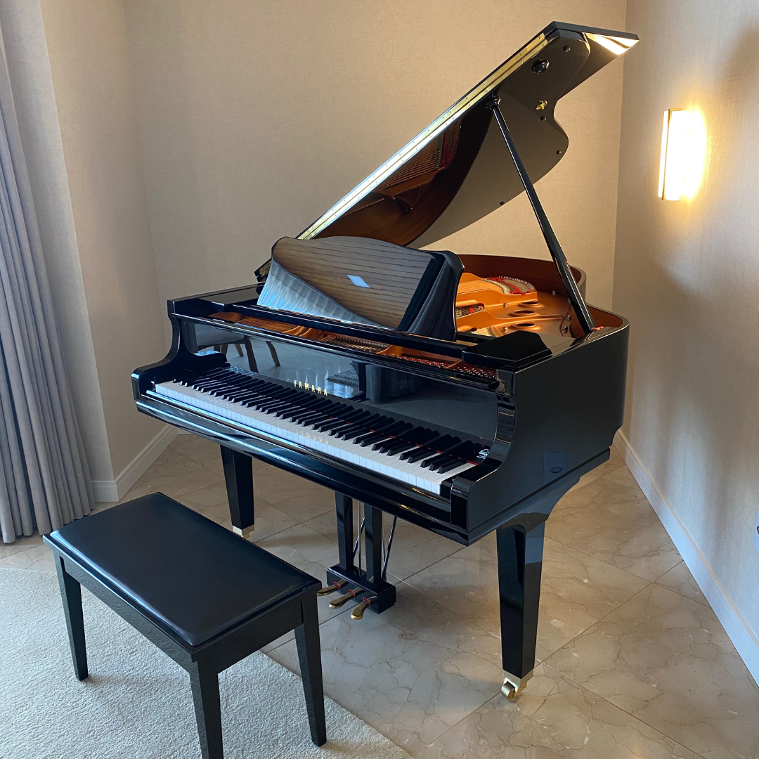 Empresa especializada em pianos acústicos. Restauração, afinação, manutenção, transporte, compra e venda.