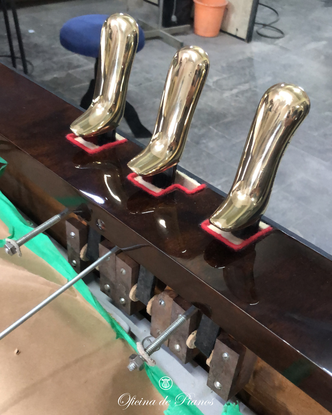 Restauração, Afinação, Transporte Manutenção, Compra e Venda.