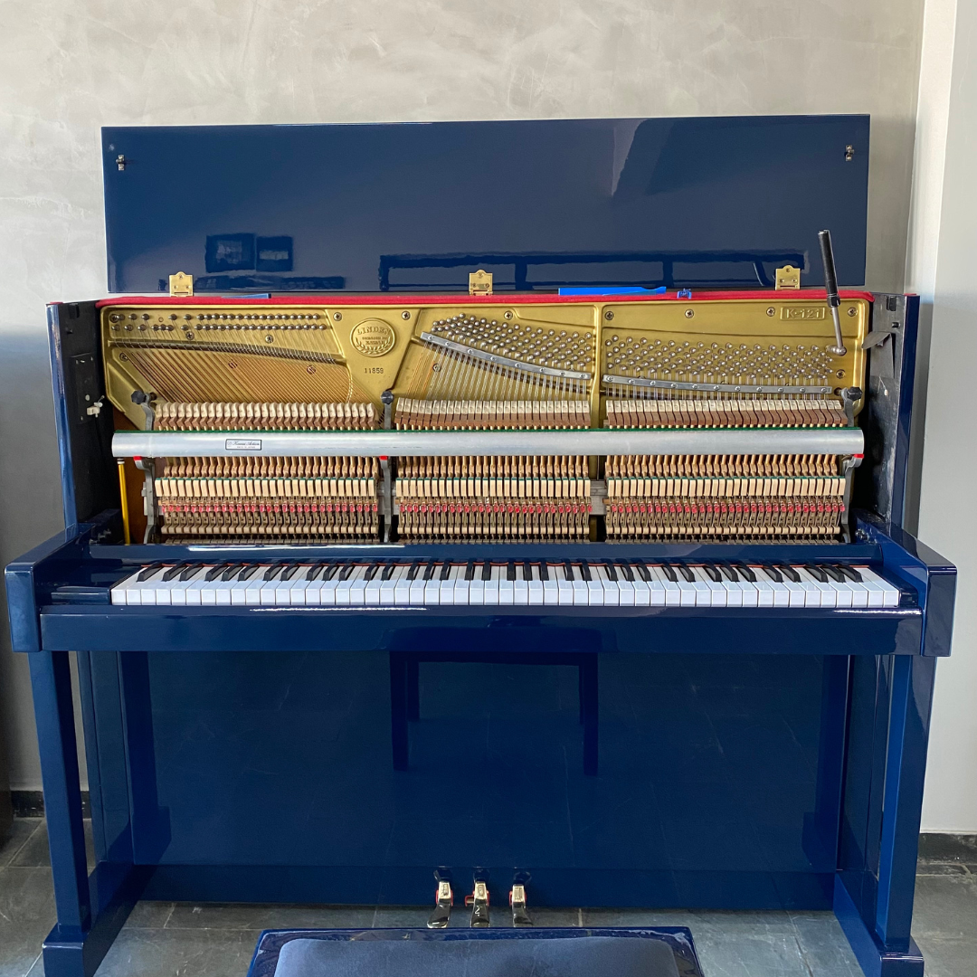 Empresa especializada em pianos acústicos. Restauração, afinação, manutenção, transporte, compra e venda.